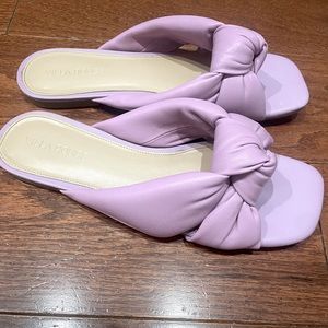 Villa Rouge sandals in lavender size 8.5